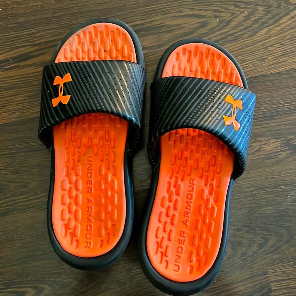 Boys orange and black under armor sandals size 4y